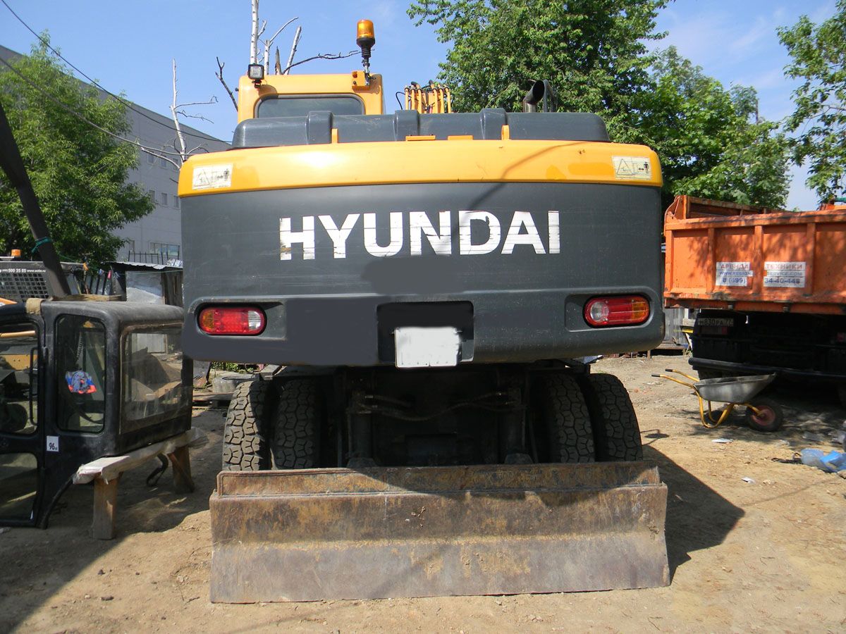 Колесный экскаватор с гидромолотом Hyundai R140W-9S 
