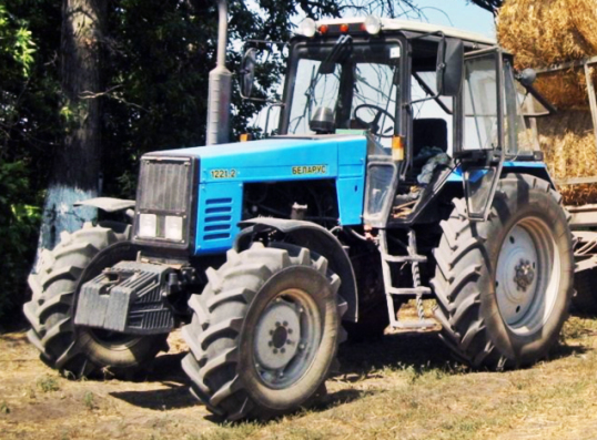 Трактор BELARUS-1221,2