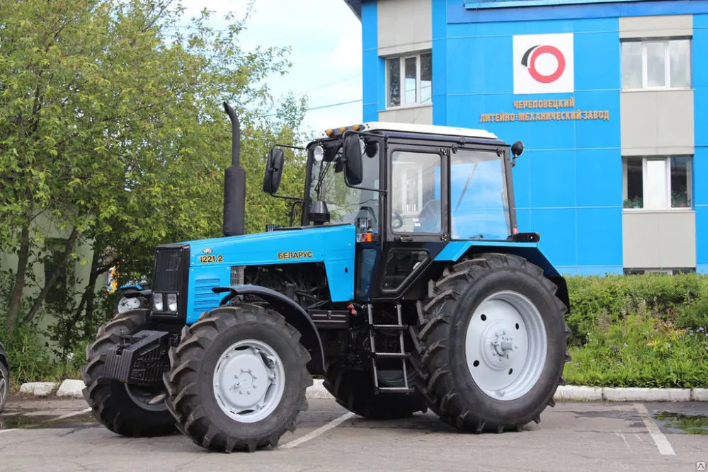 Трактор BELARUS-1221,2